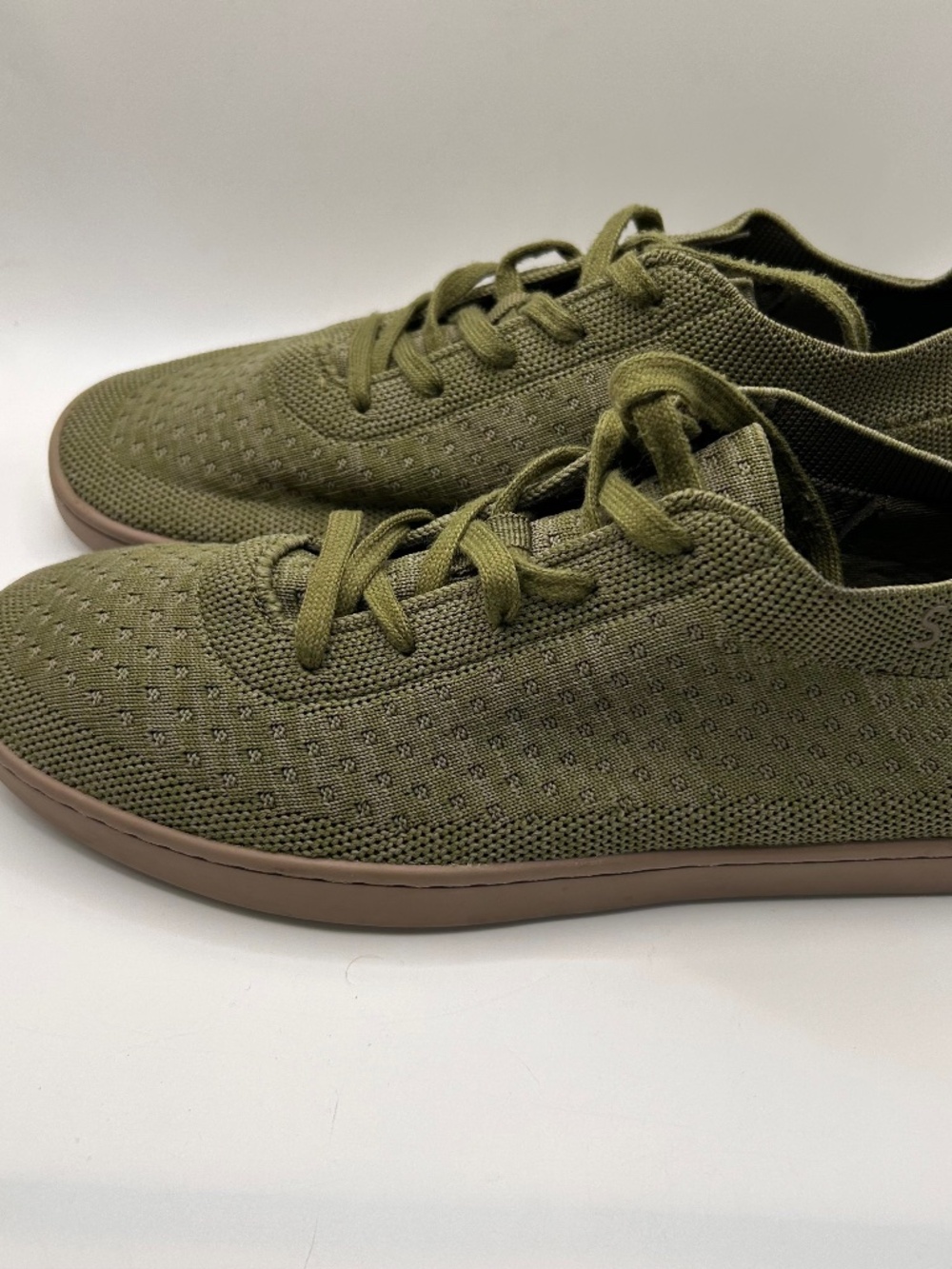 Men's or Women’s Suavs Ultra Lightweight Mesh Breathable Sneakers Size 9.5 (men)